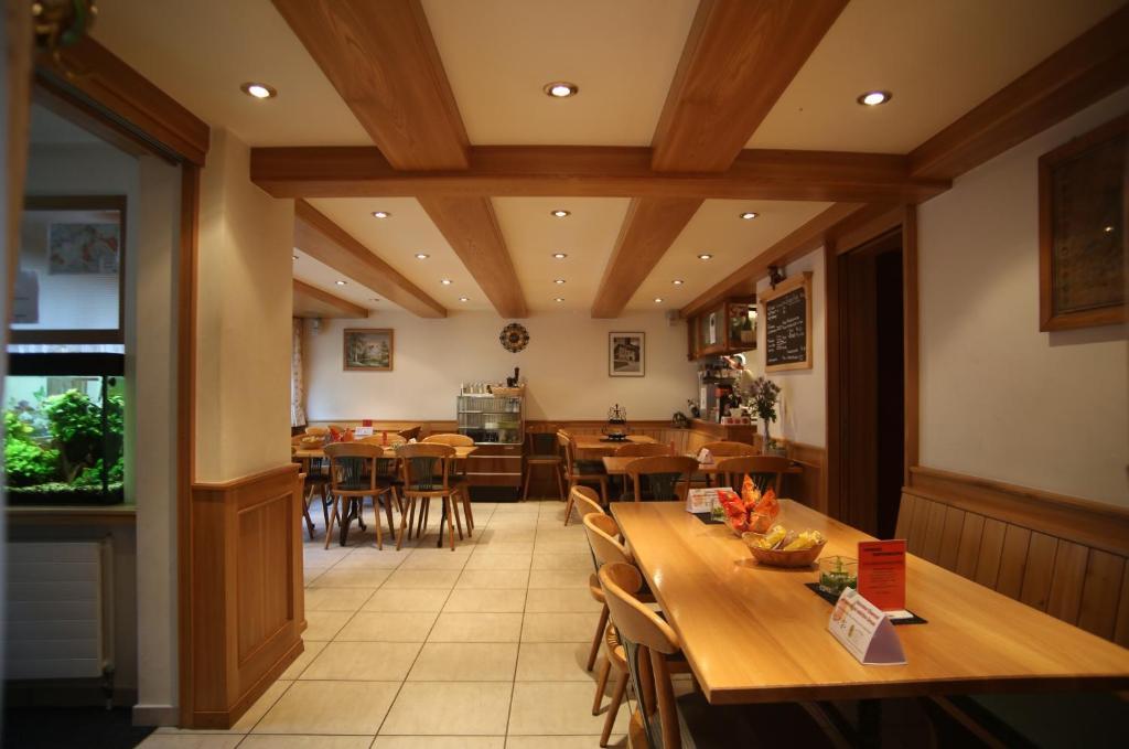 Gasthaus Pension Zum Turm Hospental Extérieur photo